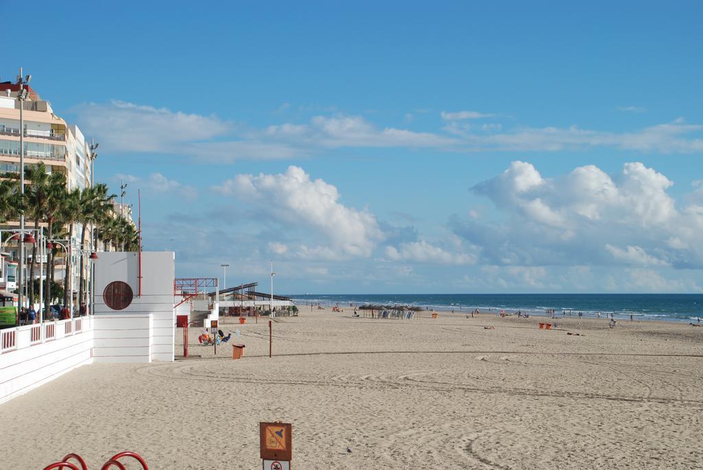 Brisas Estadio Playa Victoria Кадис Екстериор снимка